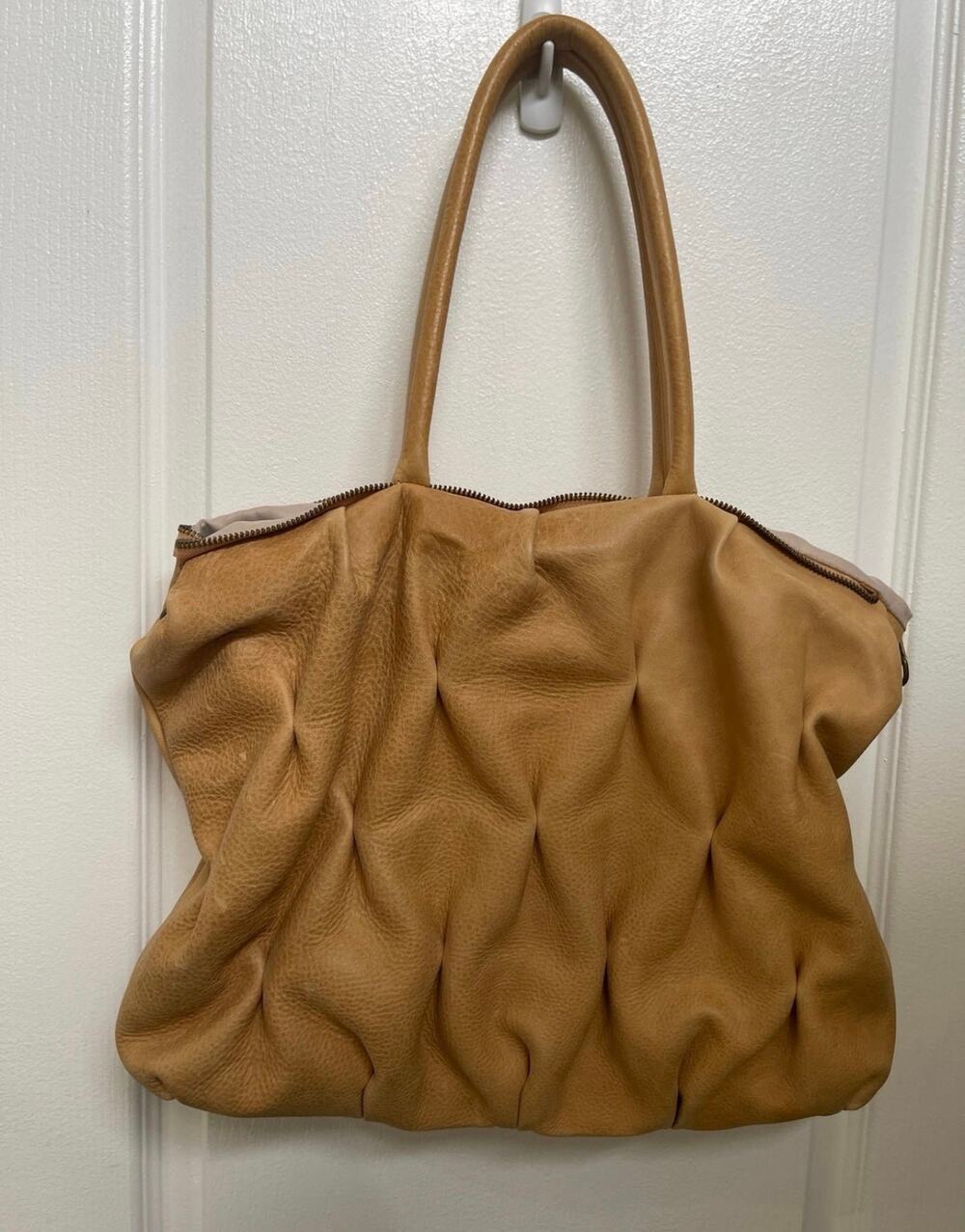 Sundance Terra Ama bag
natural leather shoulder bag Gorgeous EUC